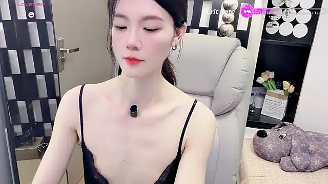 Snapshot of Yueyue-MM chatting on 05/27/26, 02:03 Yueyue-MM online show from 05/27/26, 02:03