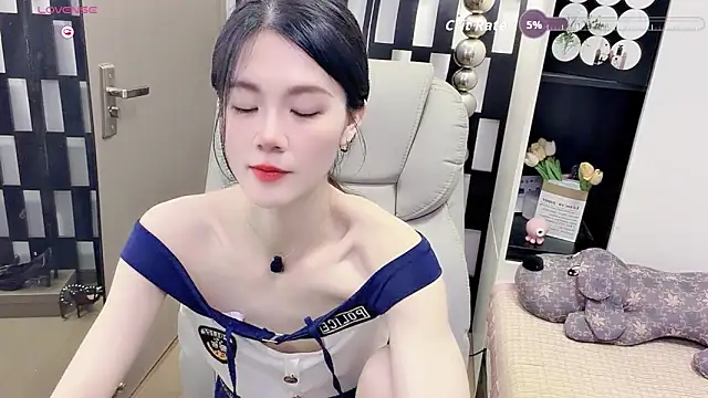 Snapshot of Yueyue-MM chatting on 06/04/26, 02:45 Yueyue-MM online show from 06/04/26, 02:45