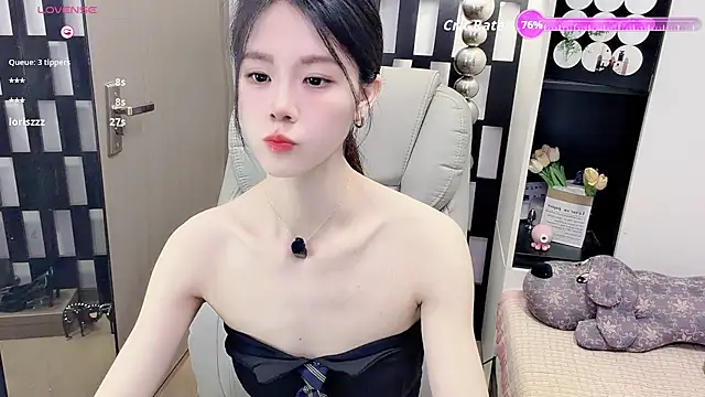 Snapshot of Yueyue-MM chatting on 06/05/26, 02:51 Yueyue-MM online show from 06/05/26, 02:51
