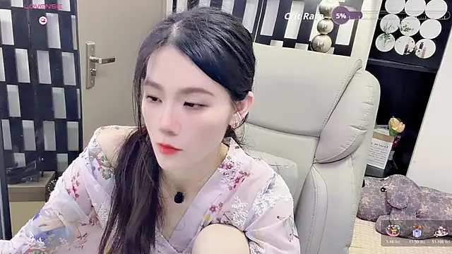 Snapshot of Yueyue-MM chatting on 06/07/26, 01:04 Yueyue-MM online show from 06/07/26, 01:04