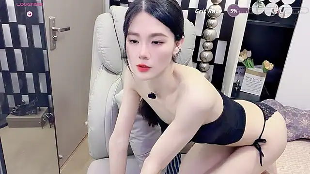 Snapshot of Yueyue-MM chatting on 06/08/26, 01:33 Yueyue-MM online show from 06/08/26, 01:33