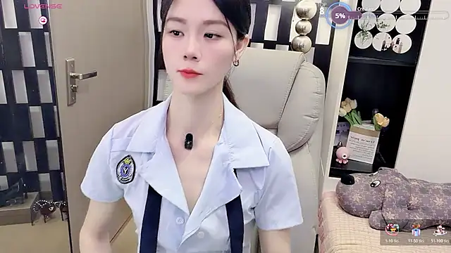 Snapshot of Yueyue-MM chatting on 06/11/26, 02:53 Yueyue-MM online show from 06/11/26, 02:53