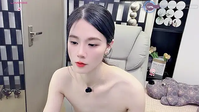 Snapshot of Yueyue-MM chatting on 06/11/26, 02:59 Yueyue-MM online show from 06/11/26, 02:59
