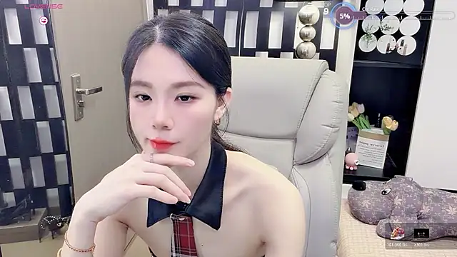 Snapshot of Yueyue-MM chatting on 06/12/26, 03:05 Yueyue-MM online show from 06/12/26, 03:05