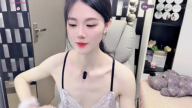 Snapshot of Yueyue-MM chatting on 06/13/26, 03:15 Yueyue-MM online show from 06/13/26, 03:15