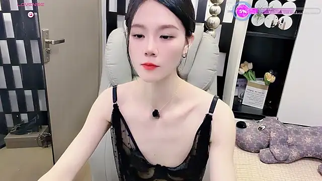 Snapshot of Yueyue-MM chatting on 06/15/26, 03:03 Yueyue-MM online show from 06/15/26, 03:03