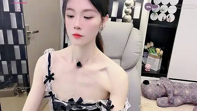 Snapshot of Yueyue-MM chatting on 06/17/26, 03:20 Yueyue-MM online show from 06/17/26, 03:20