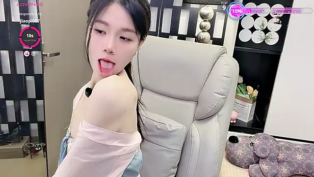 Snapshot of Yueyue-MM chatting on 06/19/26, 02:05 Yueyue-MM online show from 06/19/26, 02:05