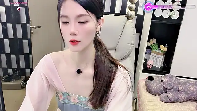 Snapshot of Yueyue-MM chatting on 06/19/26, 02:10 Yueyue-MM online show from 06/19/26, 02:10