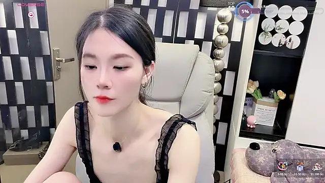 Snapshot of Yueyue-MM chatting on 06/21/26, 02:30 Yueyue-MM online show from 06/21/26, 02:30