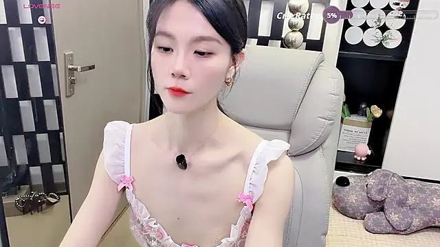 Snapshot of Yueyue-MM chatting on 06/24/26, 02:27 Yueyue-MM online show from 06/24/26, 02:27