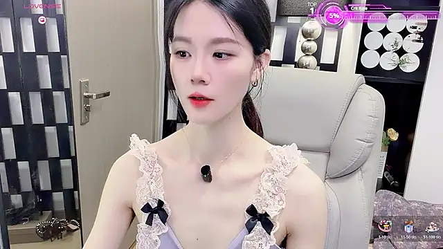 Snapshot of Yueyue-MM chatting on 06/29/26, 01:34 Yueyue-MM online show from 06/29/26, 01:34