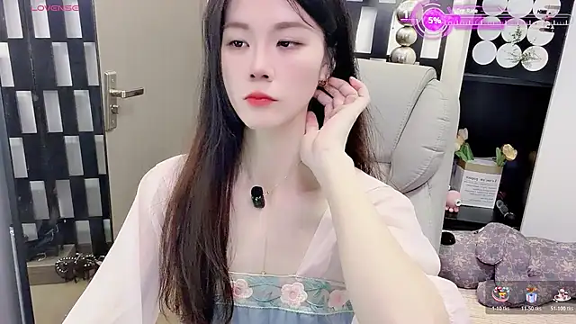 Snapshot of Yueyue-MM chatting on 06/30/26, 01:50 Yueyue-MM online show from 06/30/26, 01:50