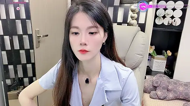 Snapshot of Yueyue-MM chatting on 07/04/26, 01:45 Yueyue-MM online show from 07/04/26, 01:45
