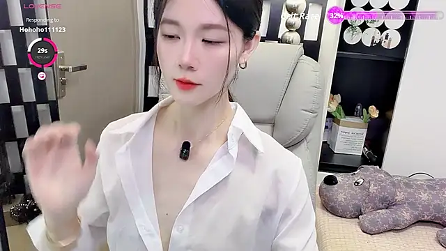 Snapshot of Yueyue-MM chatting on 07/05/26, 01:56 Yueyue-MM online show from 07/05/26, 01:56