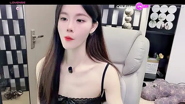 Snapshot of Yueyue-MM chatting on 07/05/26, 10:06 Yueyue-MM online show from 07/05/26, 10:06