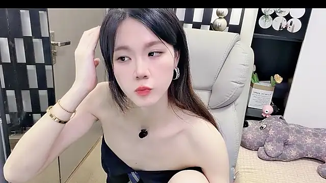 Snapshot of Yueyue-MM chatting on 07/13/26, 02:31 Yueyue-MM online show from 07/13/26, 02:31