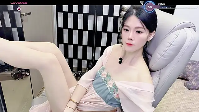 Snapshot of Yueyue-MM chatting on 07/14/26, 02:05 Yueyue-MM online show from 07/14/26, 02:05
