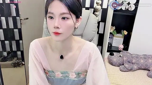 Snapshot of Yueyue-MM chatting on 07/14/26, 10:21 Yueyue-MM online show from 07/14/26, 10:21