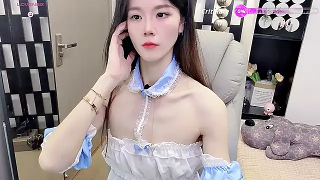 Snapshot of Yueyue-MM chatting on 07/15/26, 01:11 Yueyue-MM online show from 07/15/26, 01:11