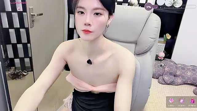 Snapshot of Yueyue-MM chatting on 07/16/26, 01:39 Yueyue-MM online show from 07/16/26, 01:39