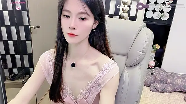 Snapshot of Yueyue-MM chatting on 07/18/26, 01:54 Yueyue-MM online show from 07/18/26, 01:54