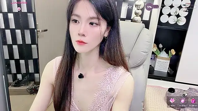 Snapshot of Yueyue-MM chatting on 07/18/26, 01:59 Yueyue-MM online show from 07/18/26, 01:59