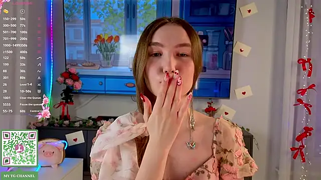 Snapshot of ElfredaTupy chatting on 02/21/26, 07:04 ElfredaTupy online show from 02/21/26, 07:04