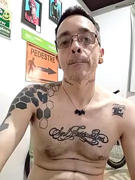 dinho carioca online show from 10/06/25, 01:19