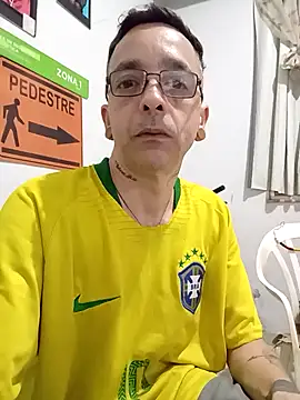 dinho carioca online show from 10/11/25, 02:15