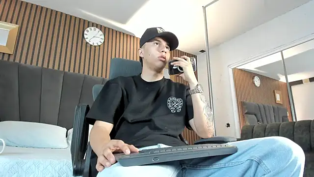 Snapshot of liaamsmiith_ chatting on 10/02/25, 12:23 liaamsmiith online show from 10/02/25, 12:23