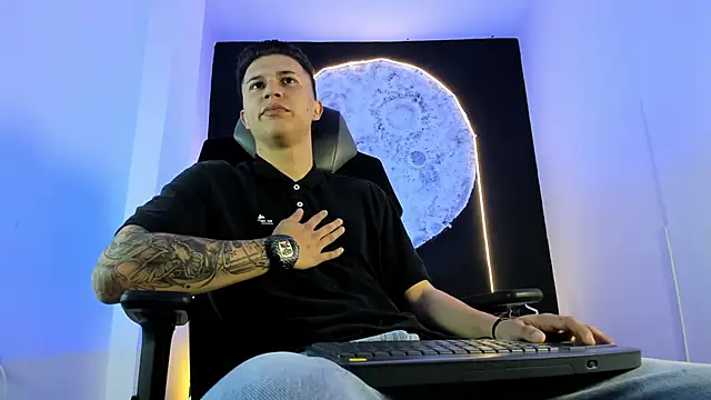 liaamsmiith  online show from 11/07/25, 11:54