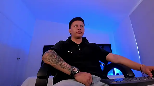 liaamsmiith  online show from 12/05/25, 12:14