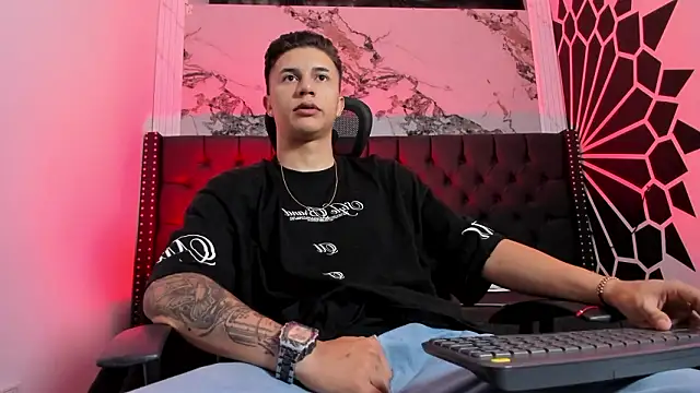 liaamsmiith  online show from 02/02/26, 12:26