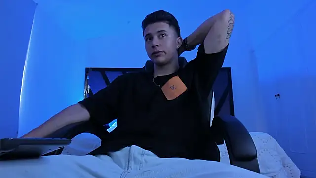 liaamsmiith  online show from 02/03/26, 12:54