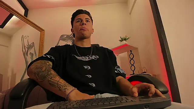 liaamsmiith  online show from 02/12/26, 12:44