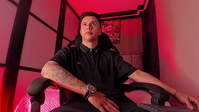 liaamsmiith  online show from 03/10/26, 12:54