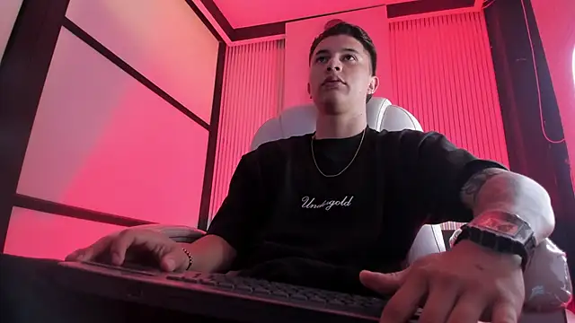 liaamsmiith  online show from 03/12/26, 12:44