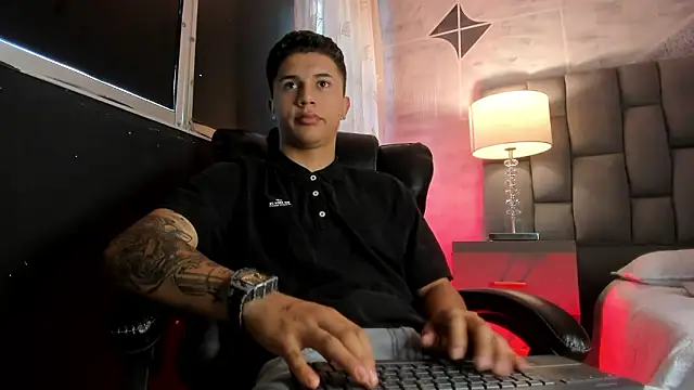 liaamsmiith  online show from 03/19/26, 12:53