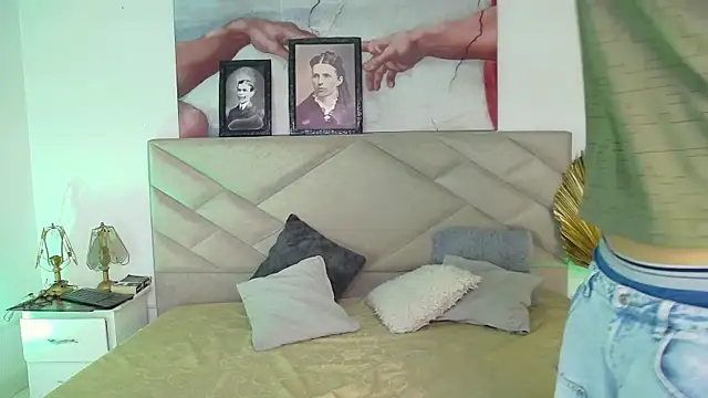 Snapshot of AngelFlexxx chatting on 10/02/25, 08:49 AngelFlexxx online show from 10/02/25, 08:49