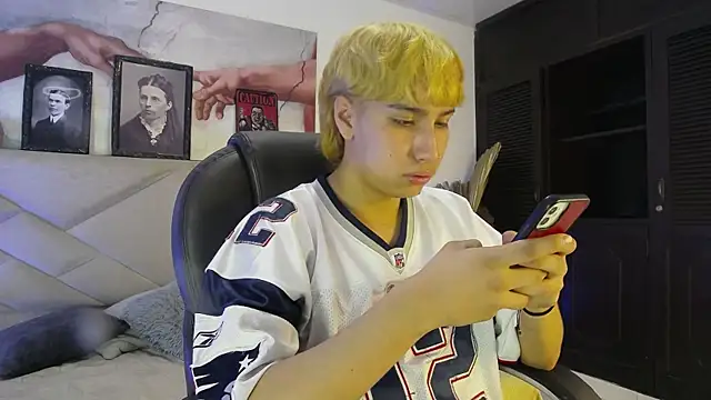 Snapshot of AngelFlexxx chatting on 10/08/25, 10:07 AngelFlexxx online show from 10/08/25, 10:07