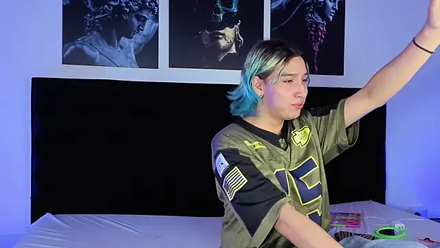 Snapshot of AngelFlexxx chatting on 04/15/26, 08:20 AngelFlexxx online show from 04/15/26, 08:20