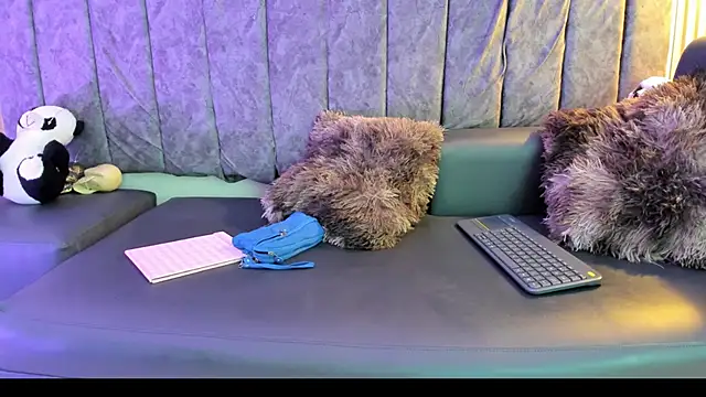 Snapshot of Rowan_Mills chatting on 10/04/25, 08:18 Rowan Mills online show from 10/04/25, 08:18