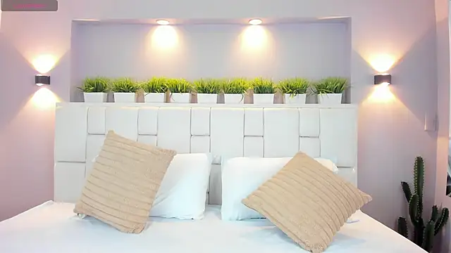 LunnaBlake online show from 12/18/25, 04:18