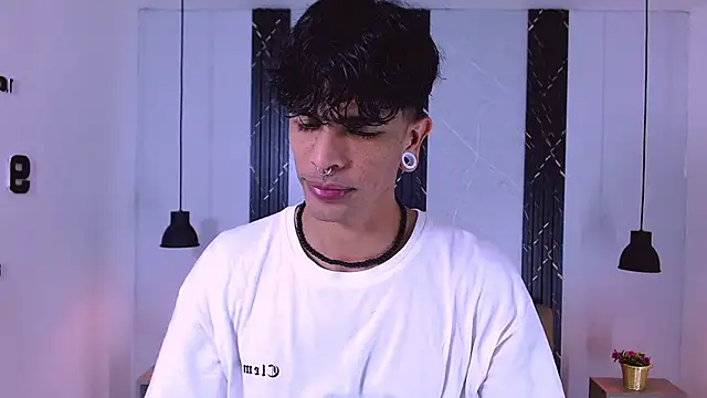 Franvill Trato online show from 10/17/25, 06:43