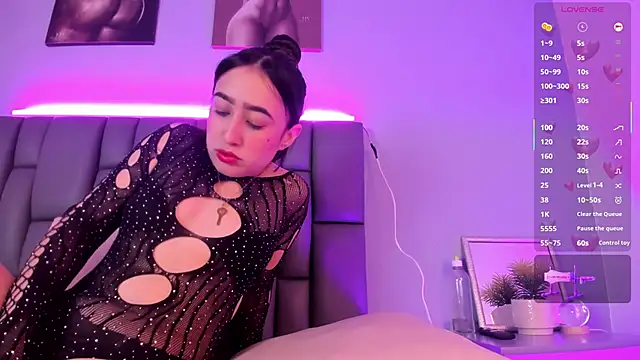 Niicolle Evanss online show from 09/13/25, 01:22