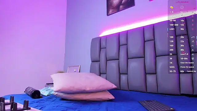 Niicolle Evanss online show from 09/30/25, 08:03