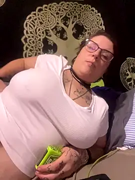 Snapshot of Harleesinn chatting on 09/14/25, 02:44 Harleesinn online show from 09/14/25, 02:44