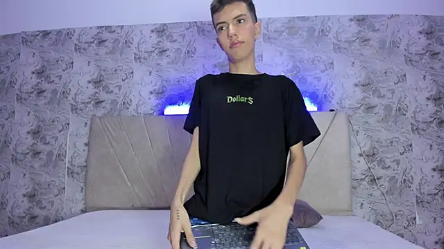 Snapshot of dylan_202520_ chatting on 09/27/25, 11:48 dylan 202520 online show from 09/27/25, 11:48