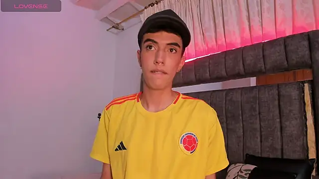 Snapshot of dylan_202520_ chatting on 10/11/25, 11:47 dylan 202520 online show from 10/11/25, 11:47